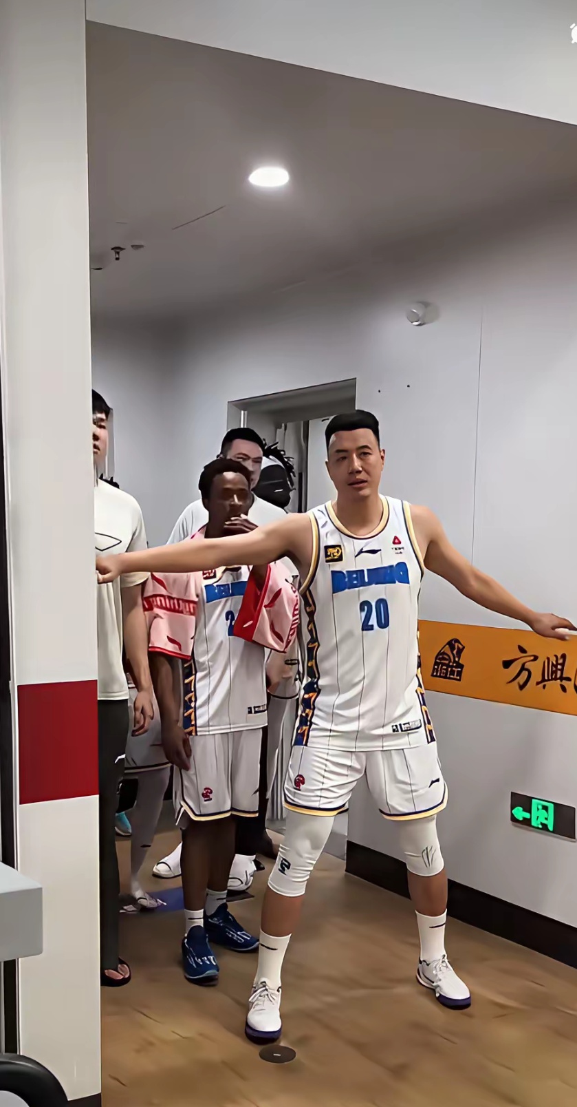 转折点浙江稠州手感冰凉，CBA常规赛清晨攻防权衡，更衣室稳定，训练强度明显提升的简单介绍