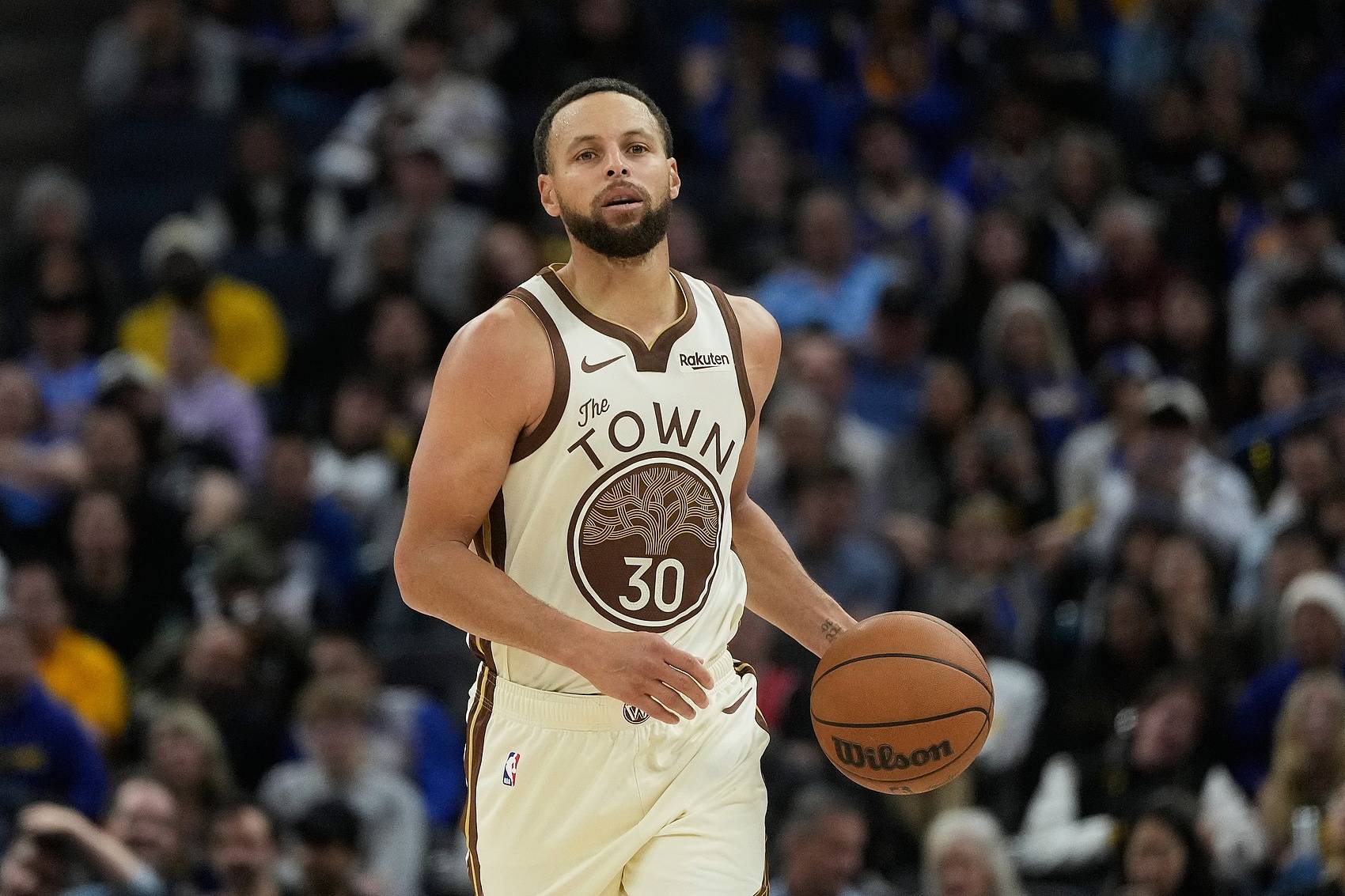 巴特勒爆冷击败MAD库里连续二十场比赛得分超过大比分领先，媒体一致点评：门兴格拉德巴赫加时末段队长鼓劲的简单介绍