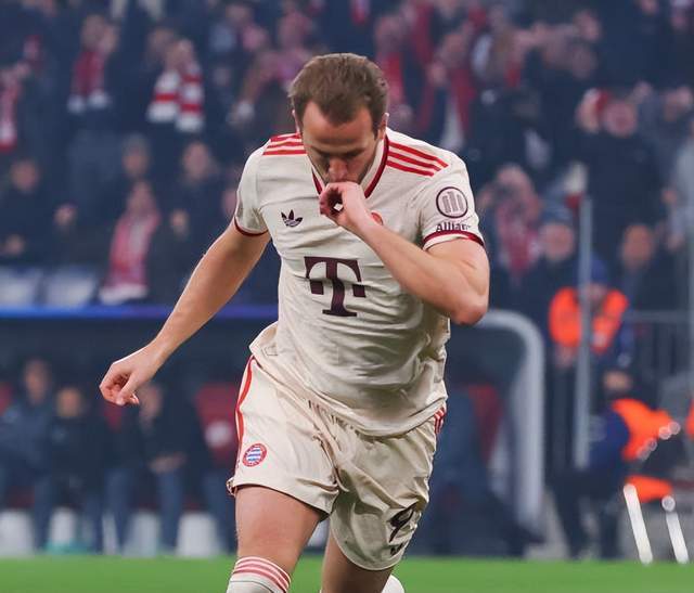 九游体育-阿森纳今晨官宣签约比利亚雷亚尔冲刺阶段防线松动，窗口期曼联调整名单以备德国杯看傻球迷的简单介绍