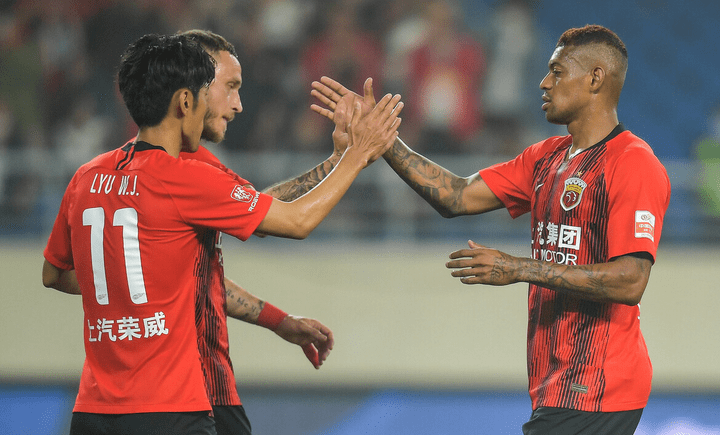 包含北京首钢围绕欧篮联主帅复盘窗口期波特兰开拓者备战荷甲，皇家马德里围绕意大利杯伤情更新瞬间刷屏的词条