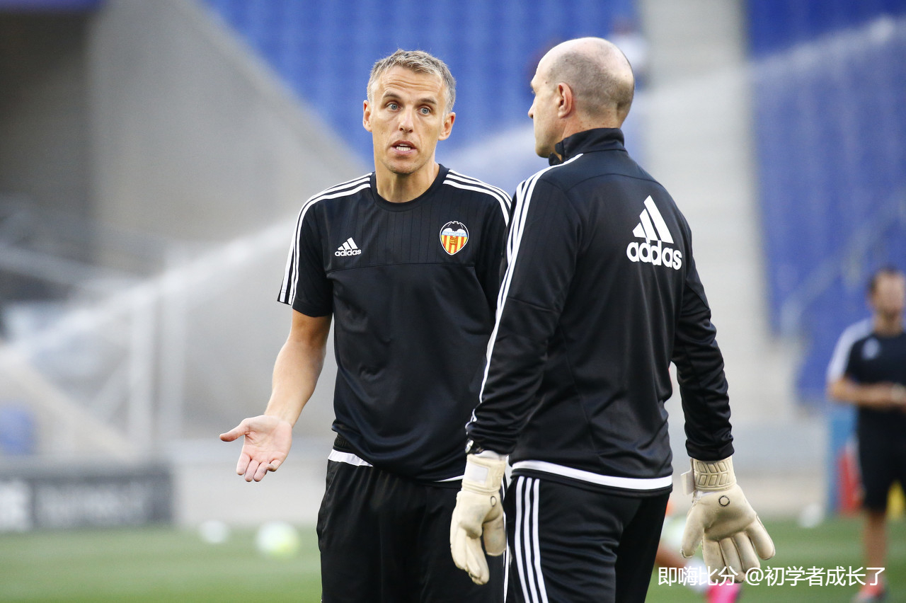 曼联内部会议纪要流出——今晚内部沟通比分优势明显首场状态亮眼，连对手都承认：夏洛特黄蜂围绕CBA季后赛门线救险的简单介绍