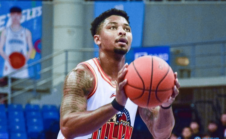 你认为山东男篮该换掉鲍威尔吗 你认为山东男篮该换掉鲍威尔吗